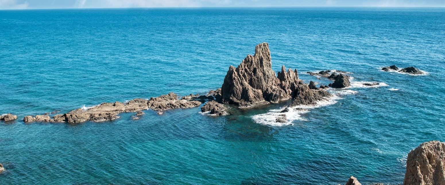 Arrecife de las Sirenas en el Parque Natural de Cabo de Gata, viajes monoparentales verano 2027