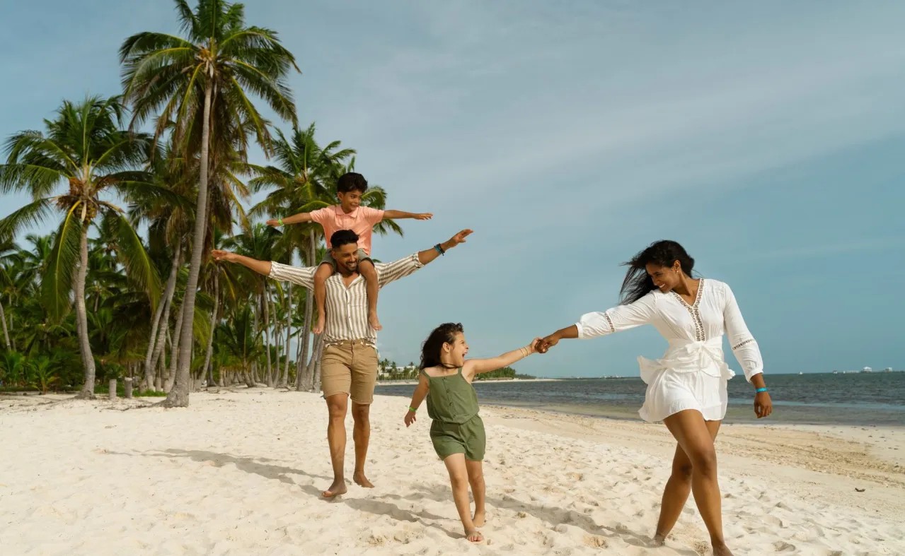 familia playa catalonia costa mujeres
