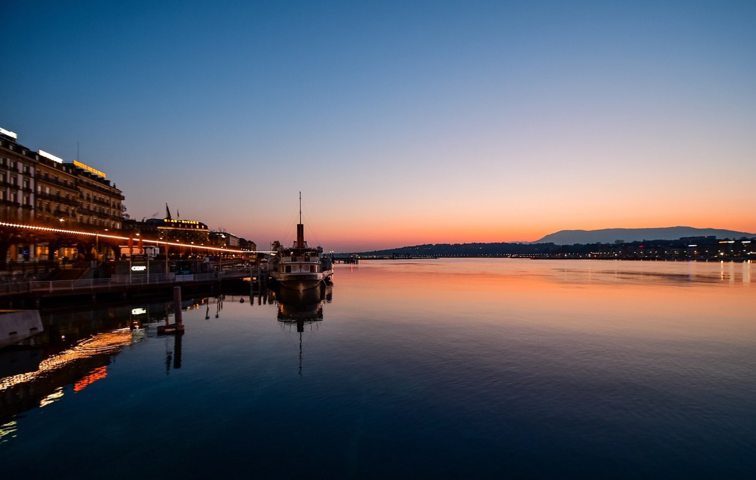 Atardecer en el lago Lemán, viaje monoparental a Montreux