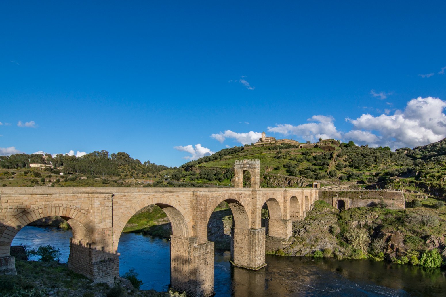 Puente Romano de Alcántara sobre el Tajo